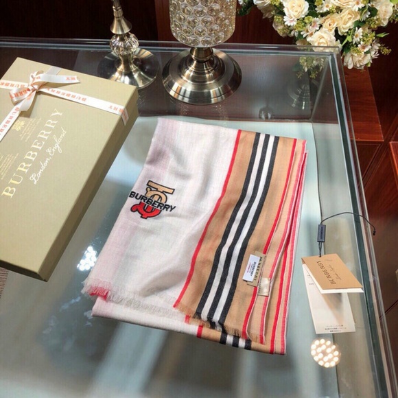 BURBERRY scarf - Picture 8 of 8